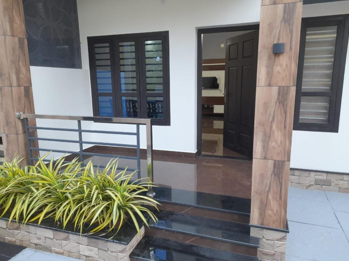 Milestone Inn Sultan Bathery Exterior foto