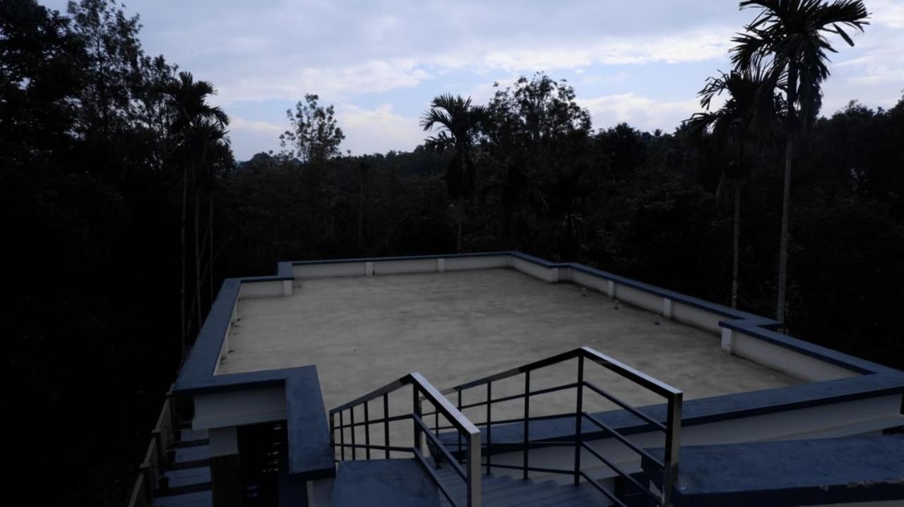 Milestone Inn Sultan Bathery Exterior foto